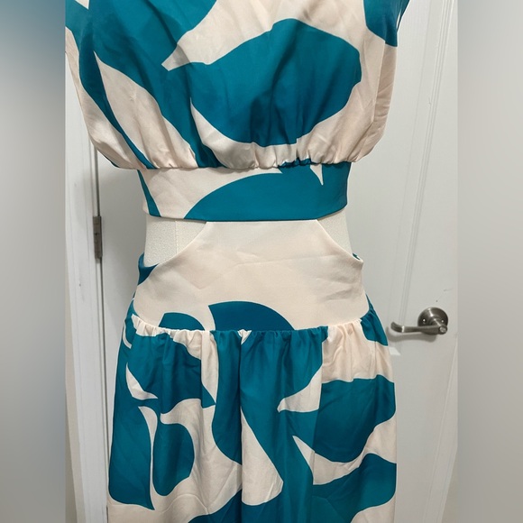 Elegant Green Leaf Print Dress - Picture 4 of 8